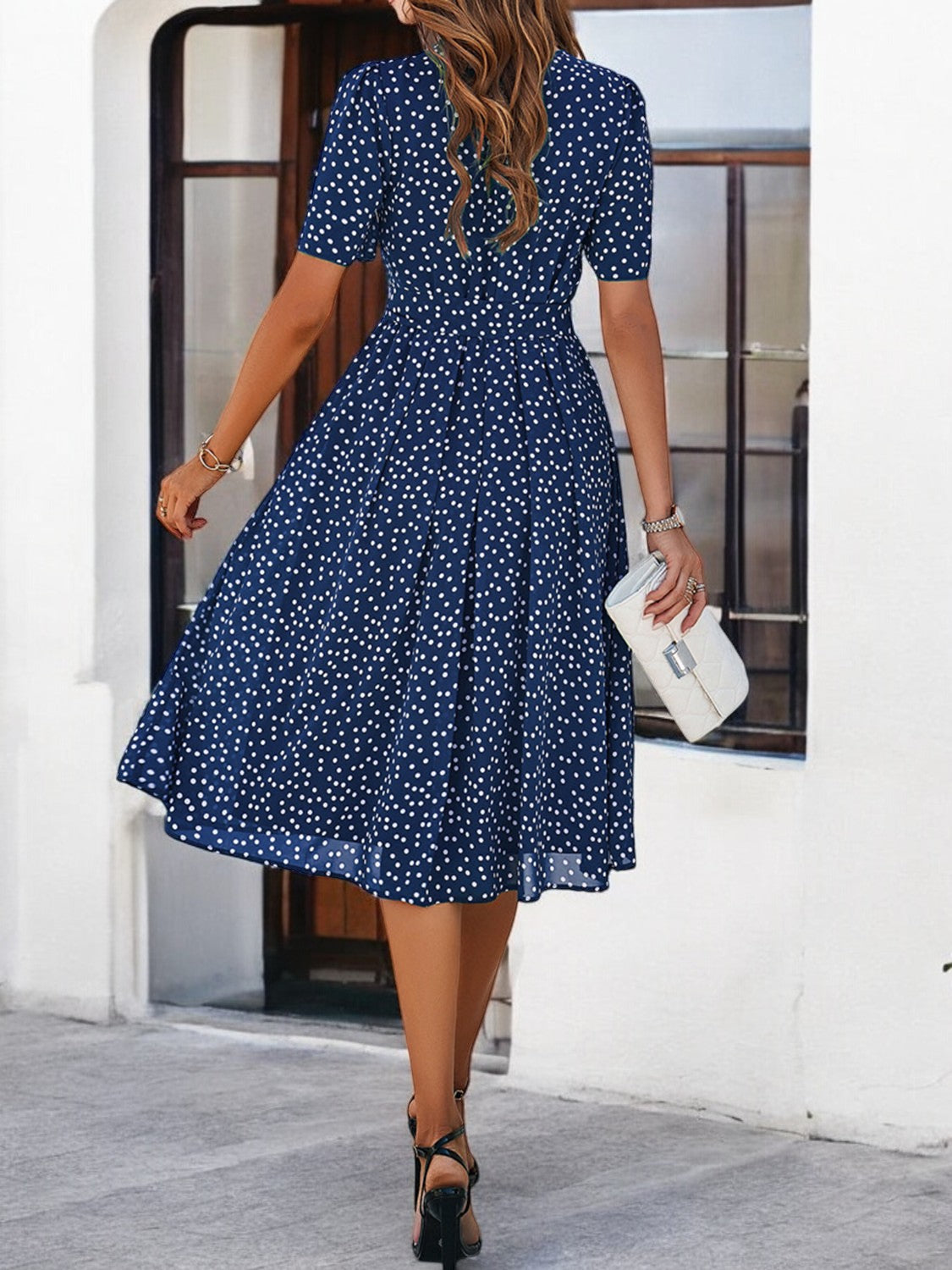 ALOSE – Bedrucktes Kleid mit Rundhalsausschnitt und kurzen Ärmeln