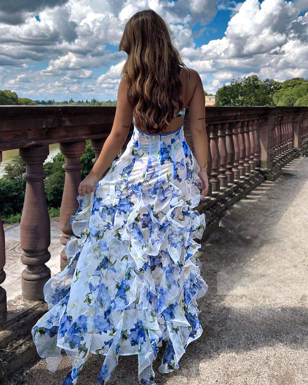 AMIRA – Rüschensommerkleid mit Blumenmuster und Spaghettiträgern
