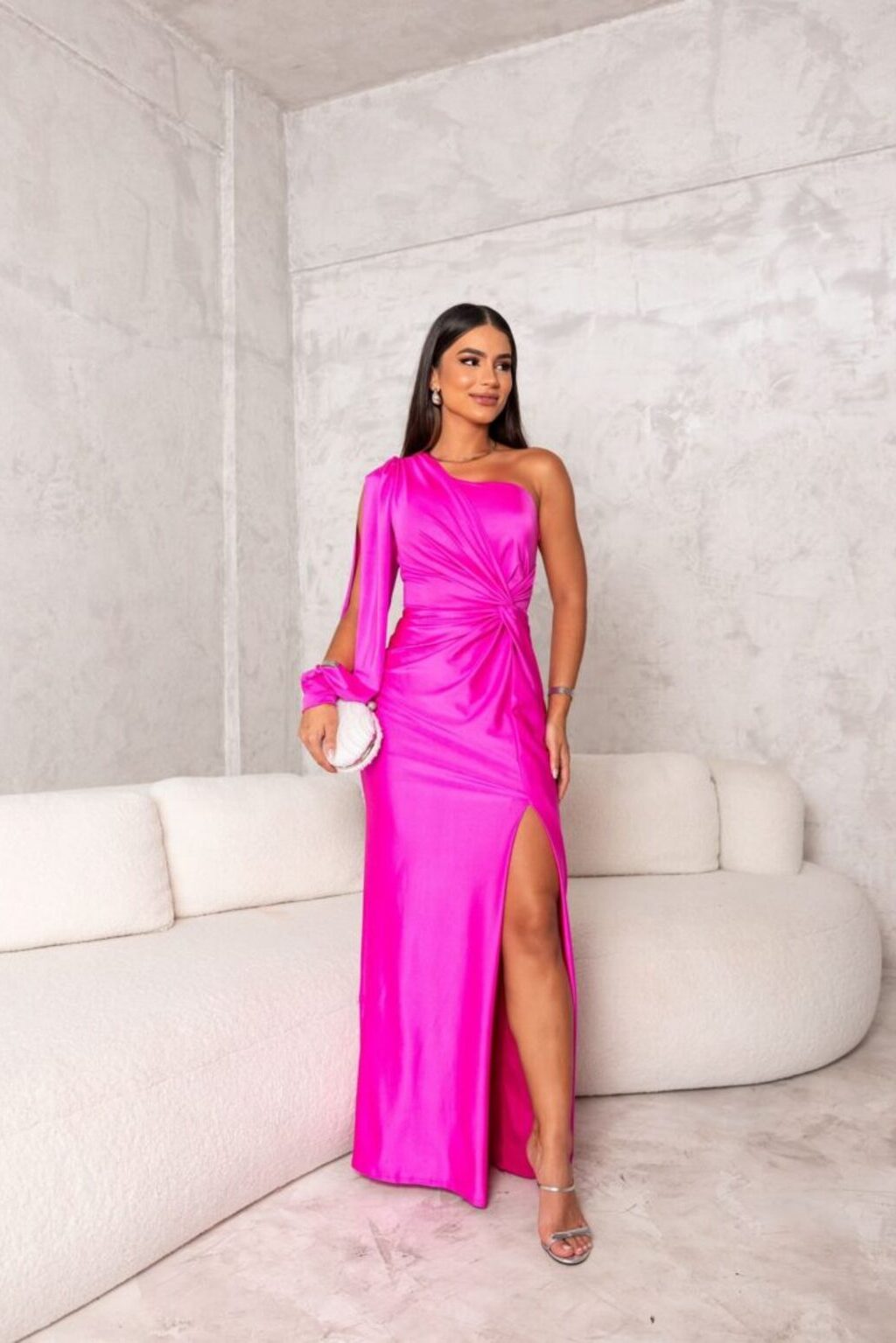 Kyara – Elegantes One-Shoulder-Satinkleid Mit Seitenschlitz