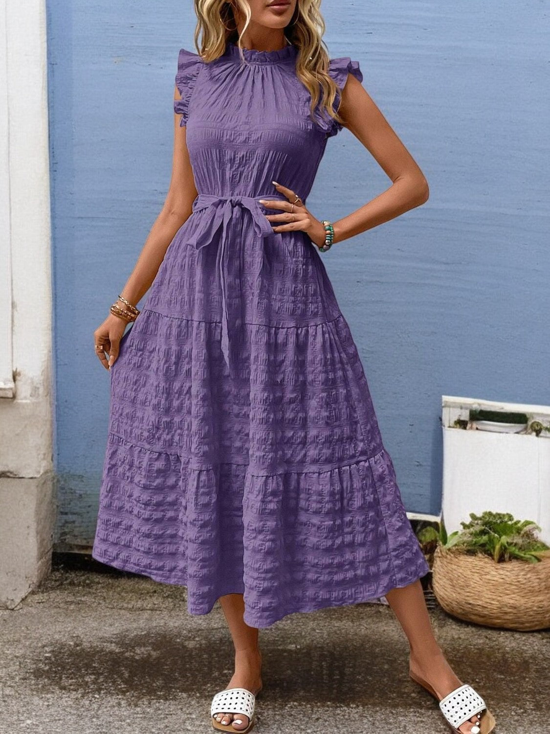 SUNNY CHARM – Midi Kleid mit Rüschensäumen und Bindegürtel