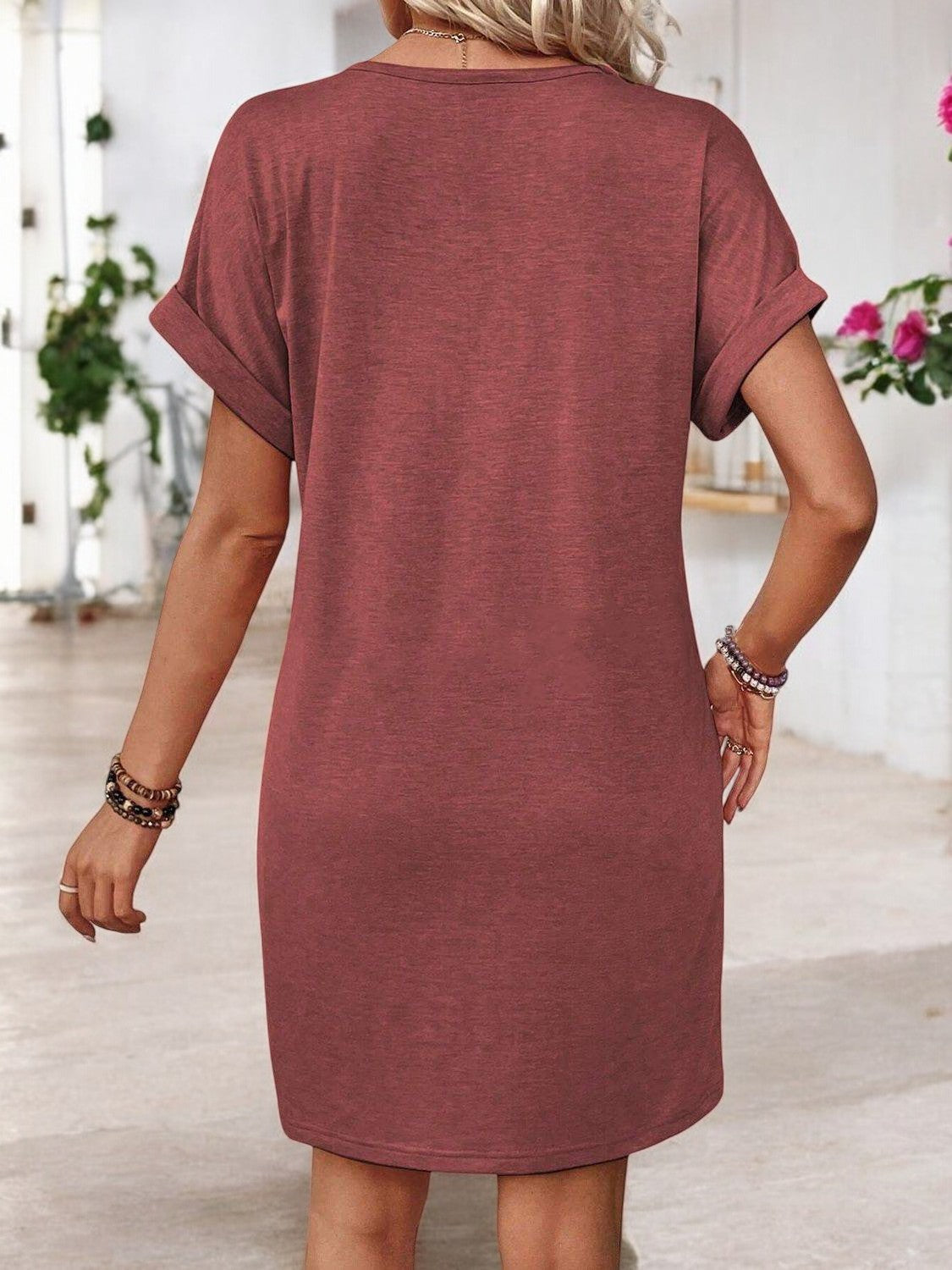 SUNLIT BREEZE – V-Ausschnitt Knopf Sommerkleid