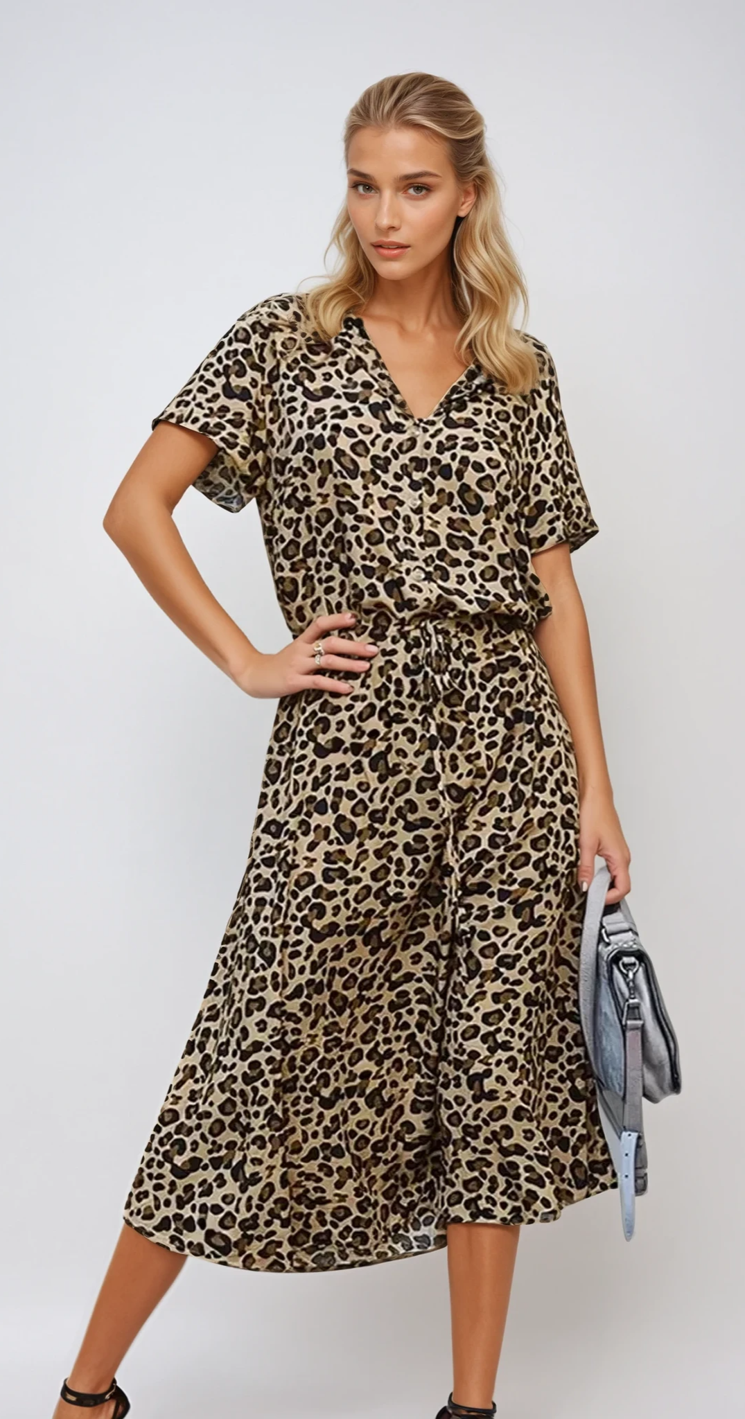 ZARAH – Boho Midi Kleid mit Blumenmuster und V-Ausschnitt