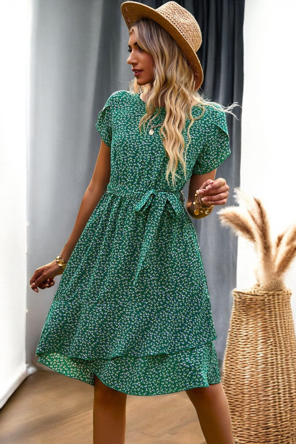 FLORAL PETAL – Mini Kleid mit Gürtel und Blumenärmeln