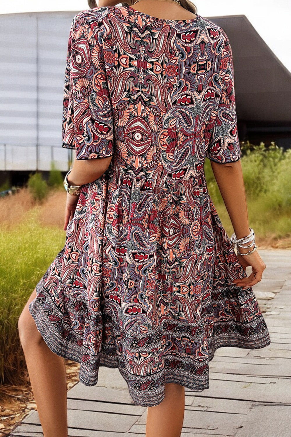 BREEZY BLOOM – Bedrucktes V-Ausschnitt Minikleid