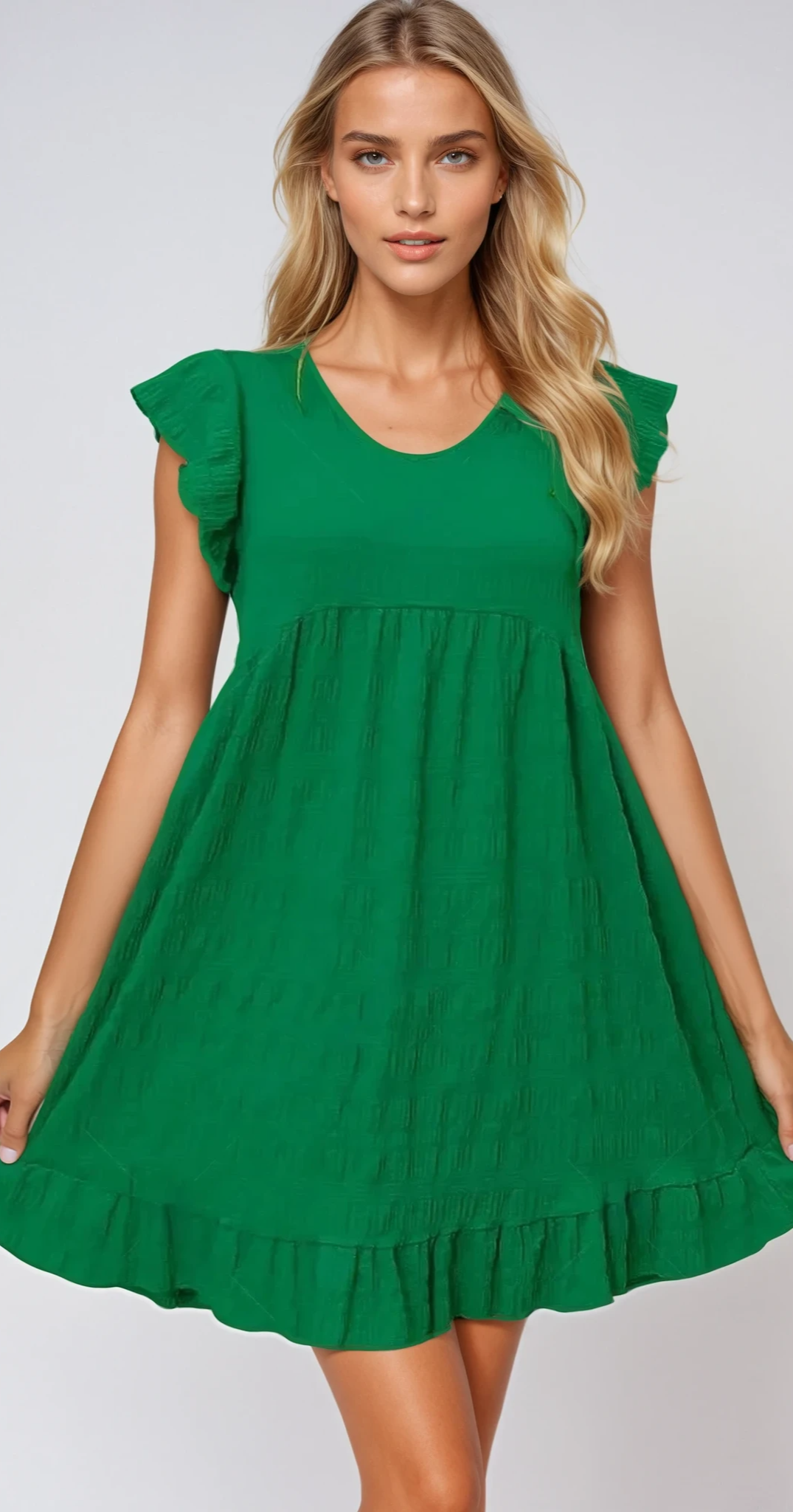 SUNNY MINI DRESS – Kurzes Kleid mit Rüschensäumen und ärmellosem Design