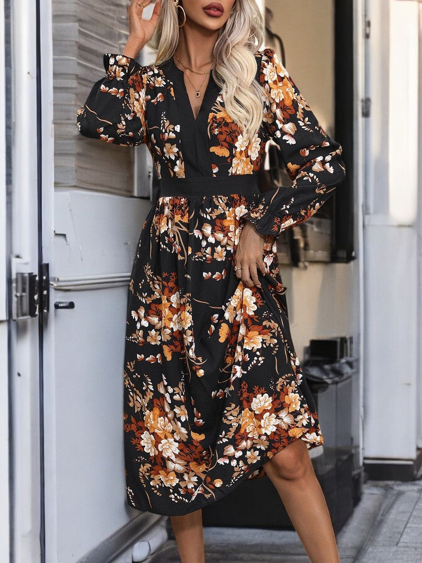 TRENDY – Notched Neck Midi Kleid aus leichtem Stoff
