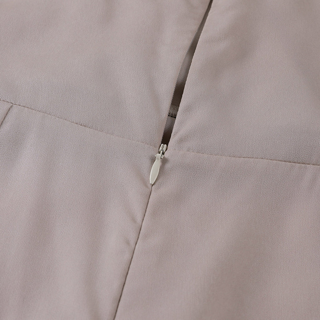 CLAIRE – Elegantes Kleid mit V-Ausschnitt und Taillengürtel
