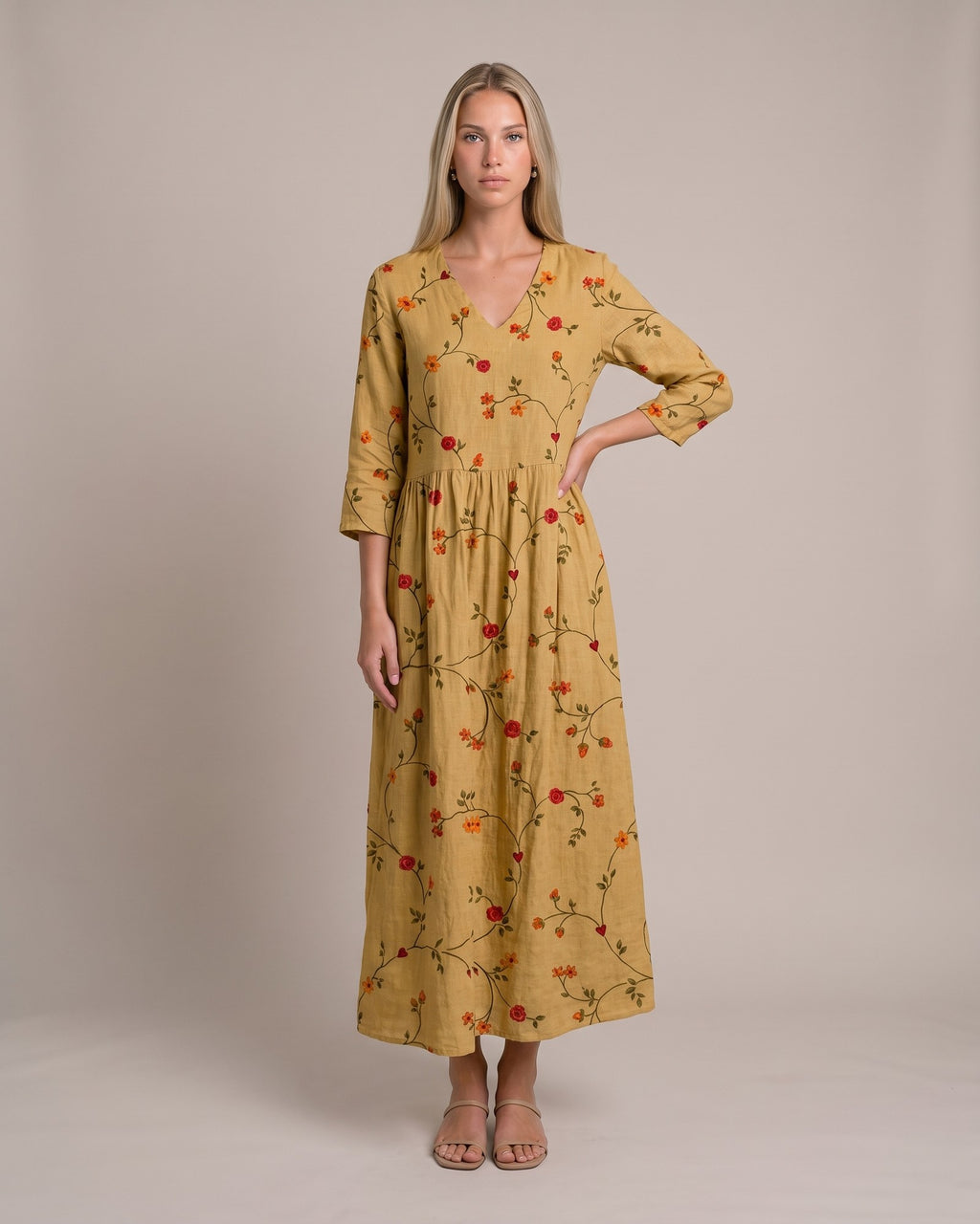 Model im Cella Maxikleid - Gelb - zweite Ansicht