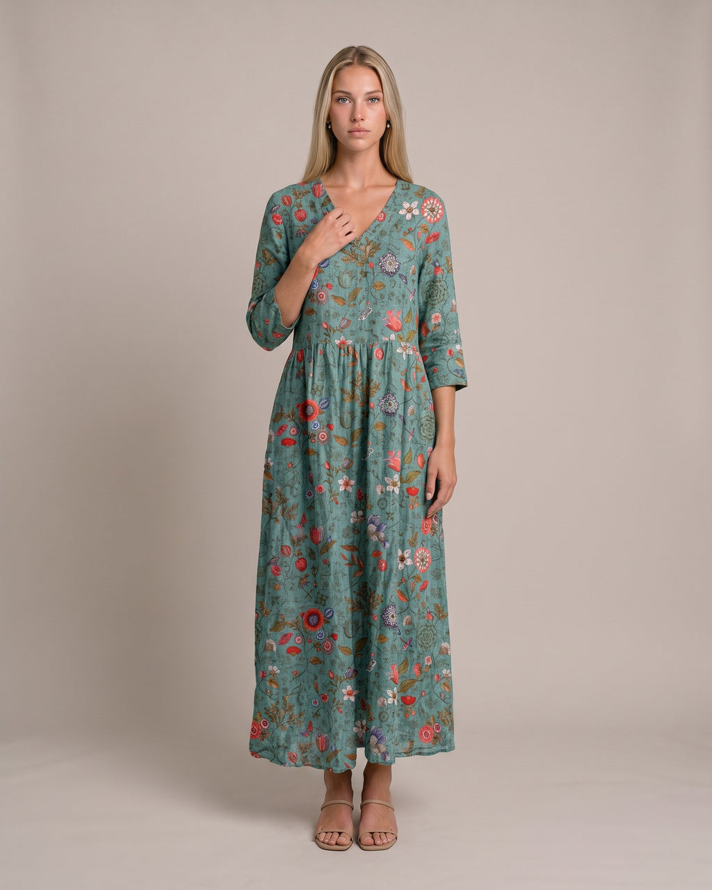 Model im Cella Maxikleid - Grün - zweite Ansicht
