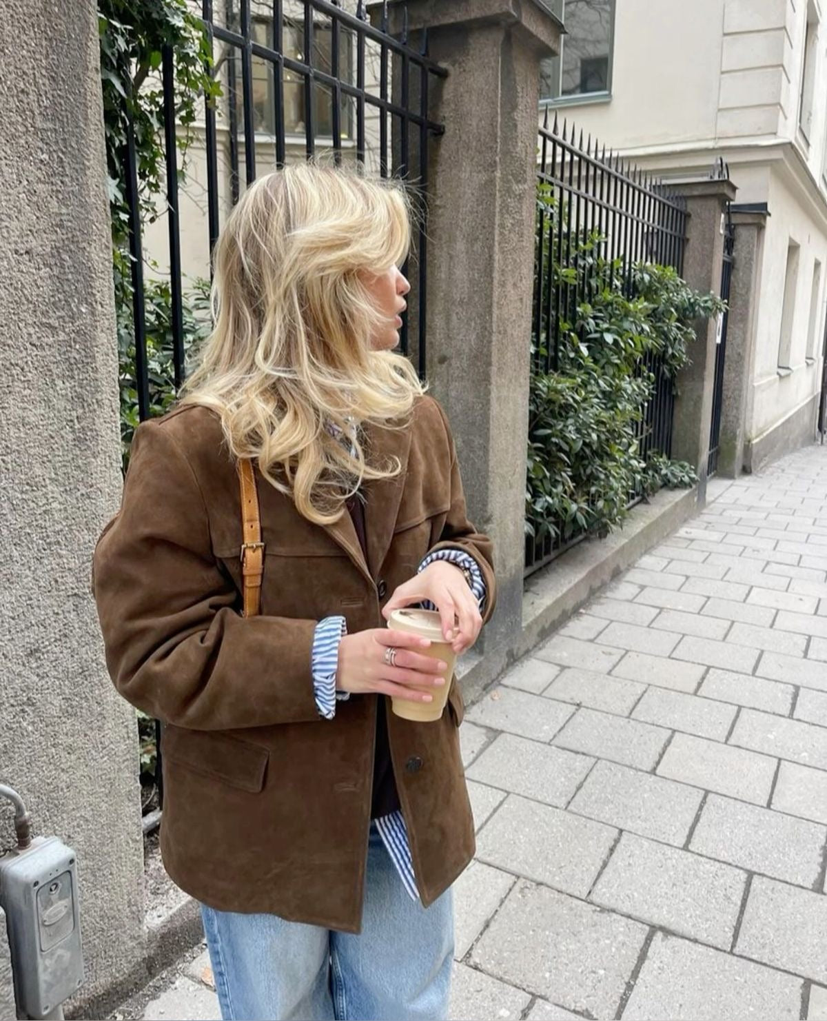 Braune Jacke in Wildleder-Optik | Eleganz und Komfort für kühle Tage