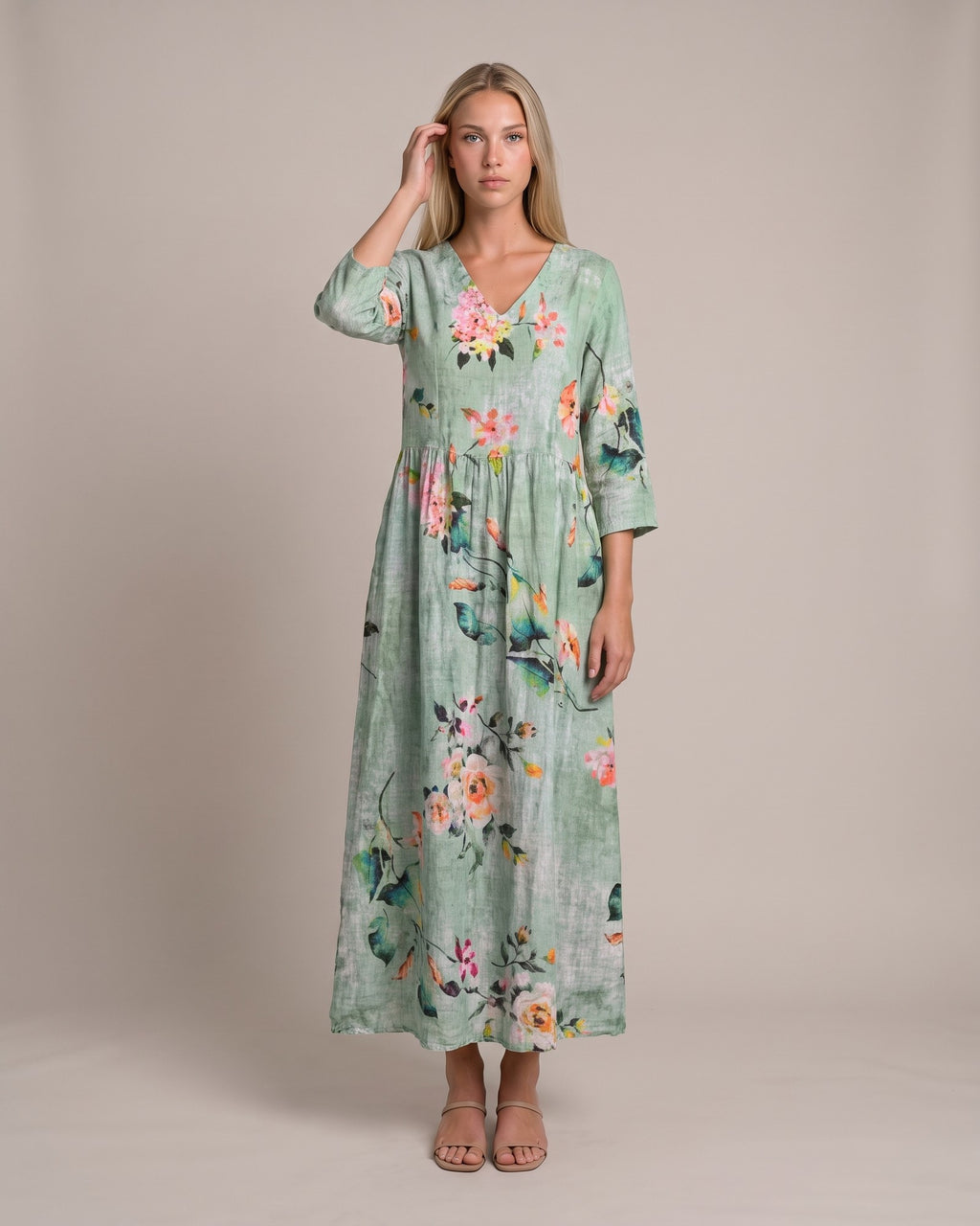 Model im Cella Maxikleid - Mintgrün - zweite Ansicht