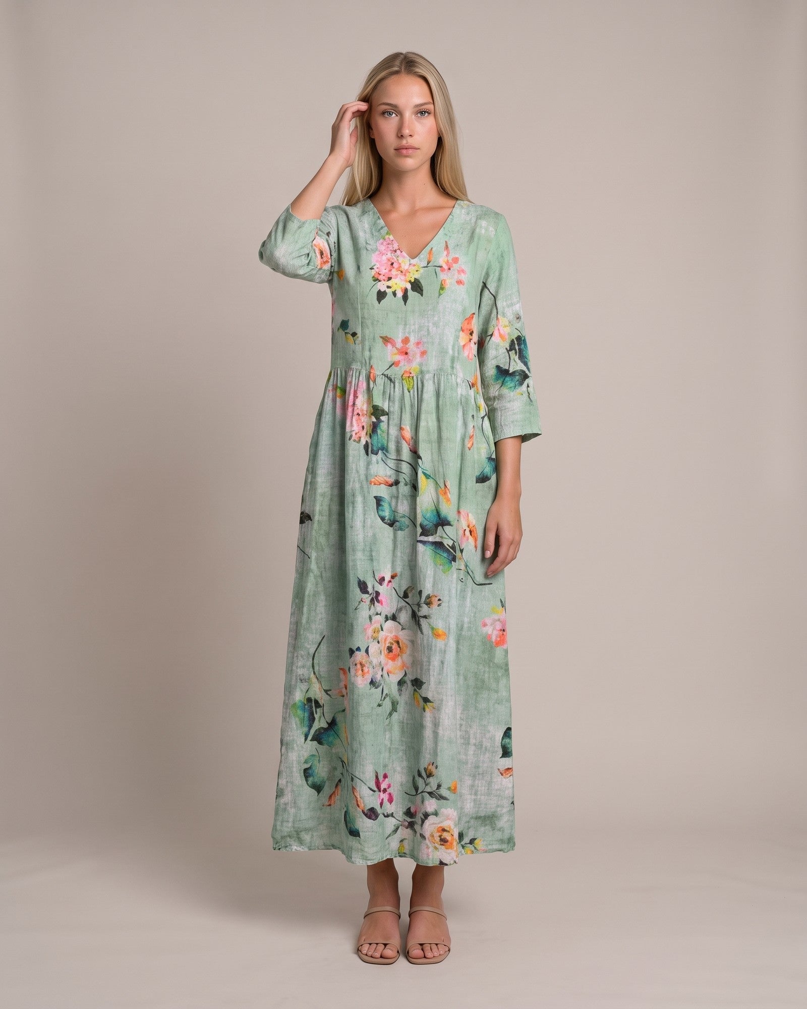 Model im Cella Maxikleid - Mintgrün - zweite Ansicht
