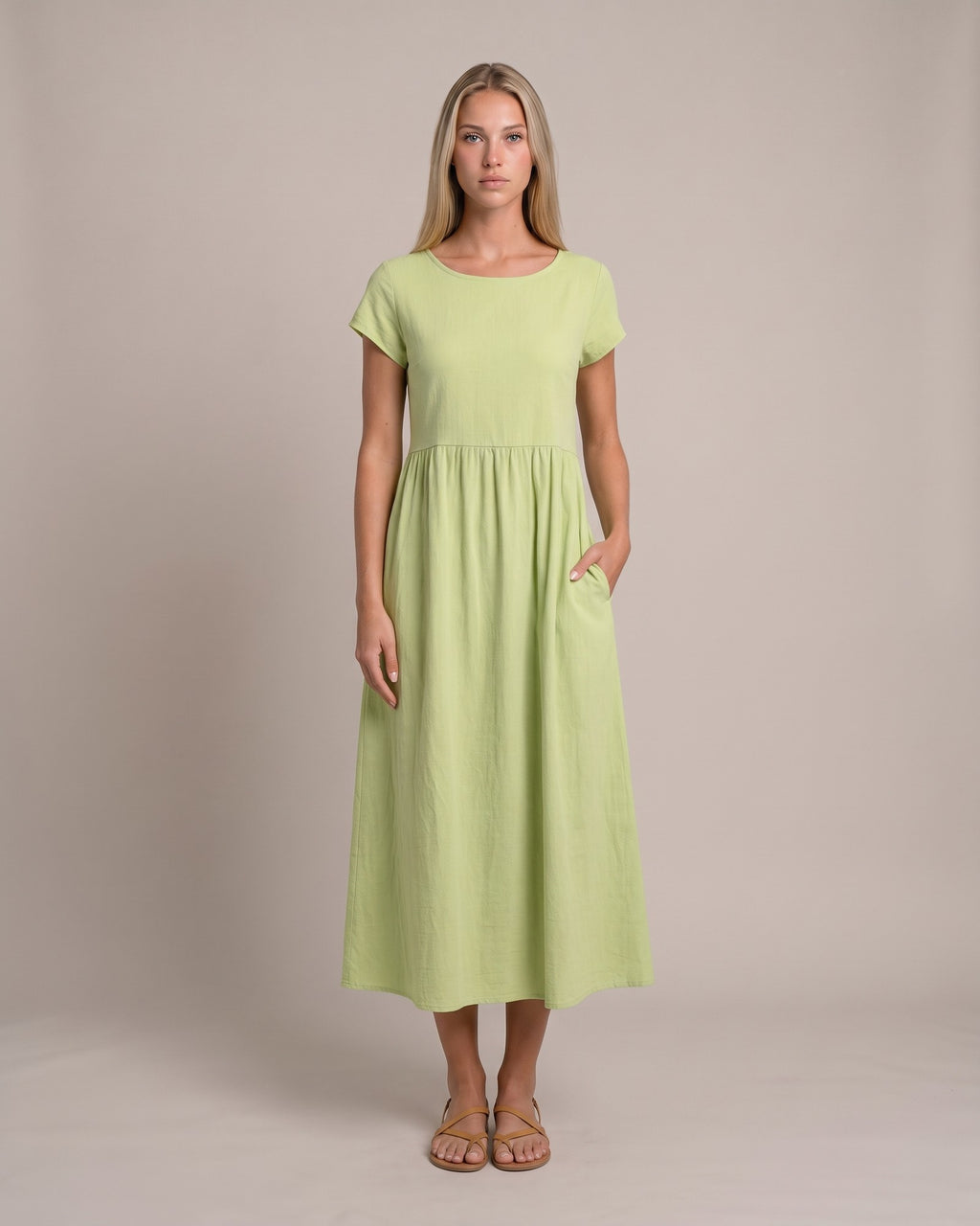 Model im Keira Sommerkleid mit Taschen - Mintgrün - zweite Ansicht