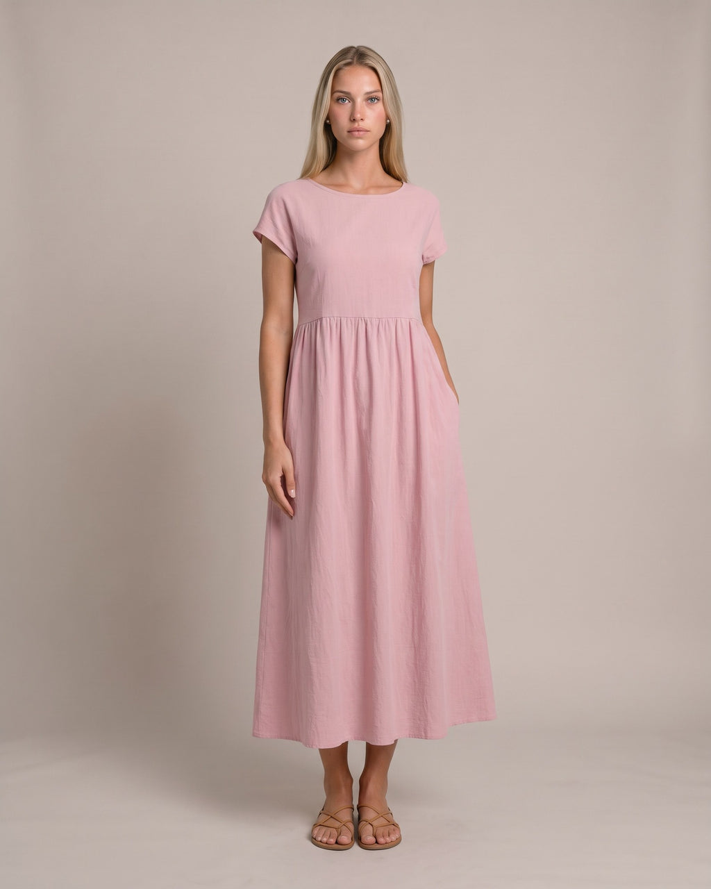 Model im Keira Sommerkleid mit Taschen - Rosa - zweite Ansicht