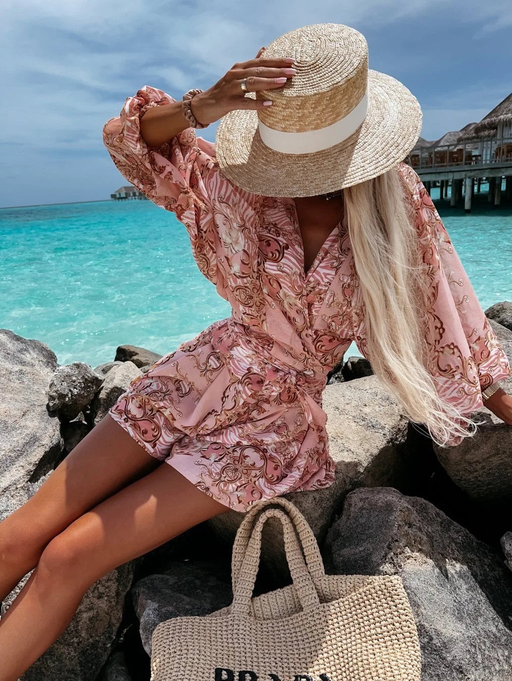 LANA – Sexy Sommer Jumpsuit mit Tiefem V-Ausschnitt