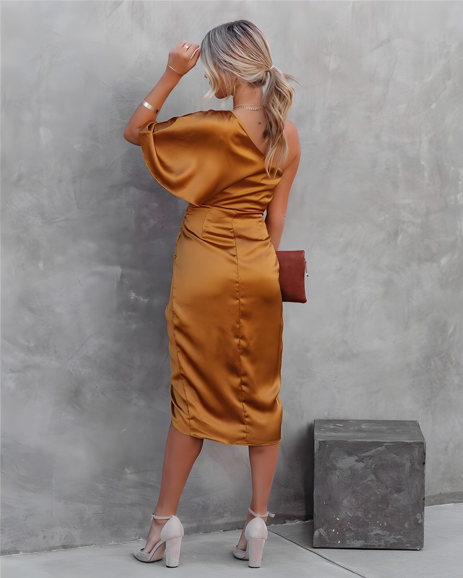 ARIANA – Seiden Cocktailkleid mit Spaghettiträgern