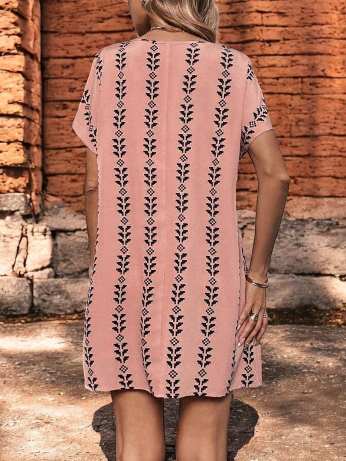 FLORAL CHARM – Kurzärmliges Sommerkleid mit Blumenmuster