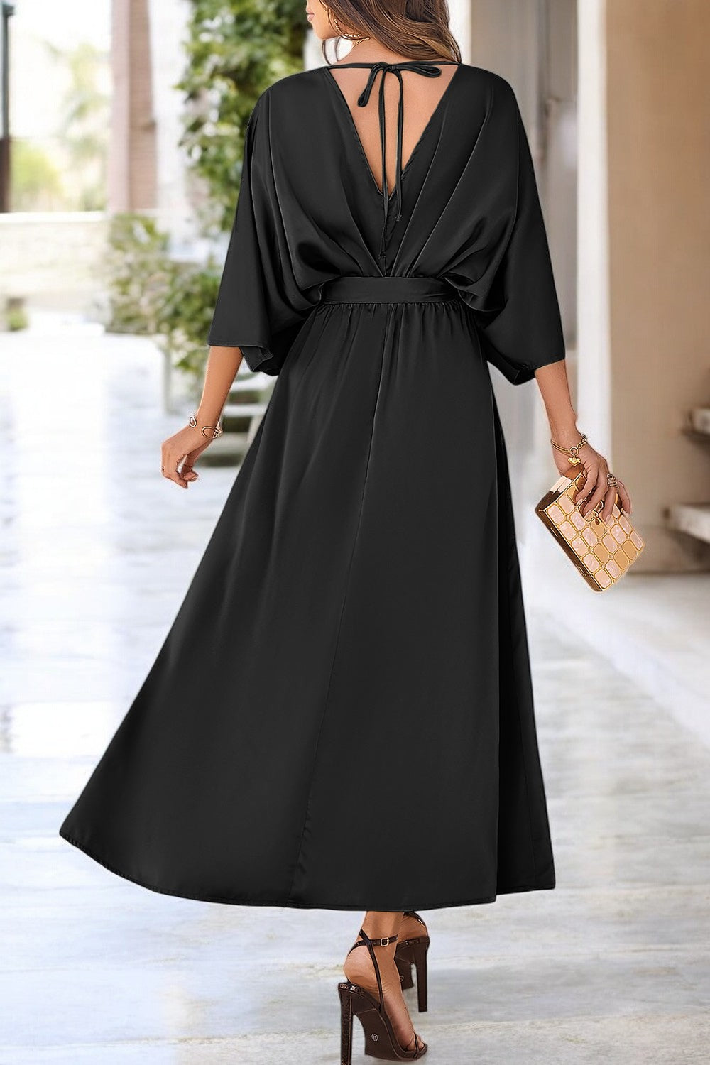 COASTAL CHARM – Kleid mit Schlitz, V-Ausschnitt und gebundenen Ärmeln