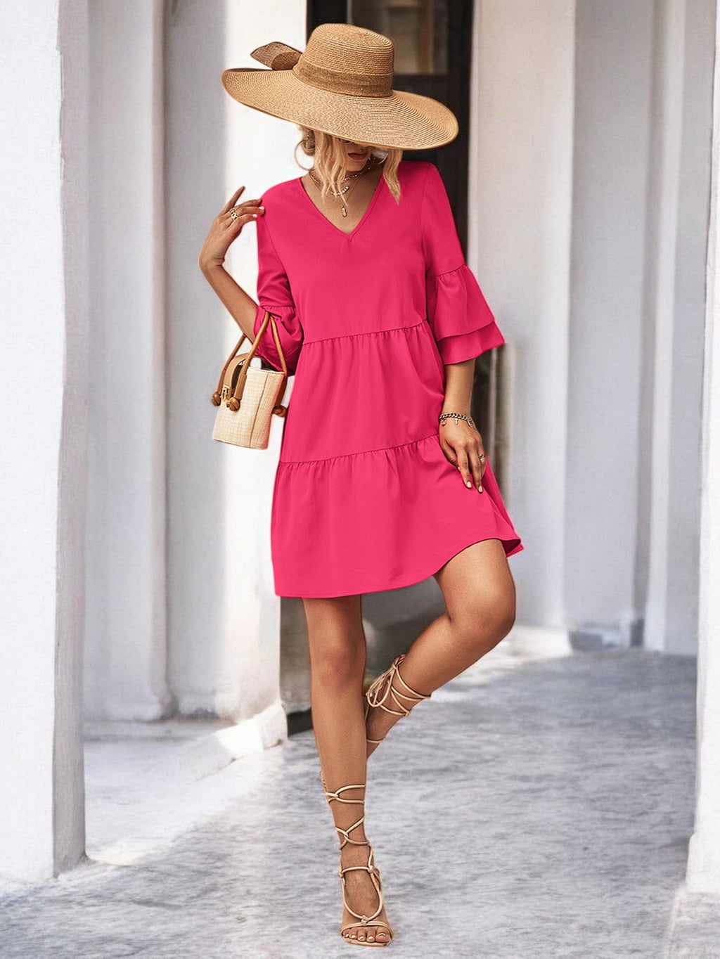FLIRTY – V-Ausschnitt Minikleid mit Glockenärmeln