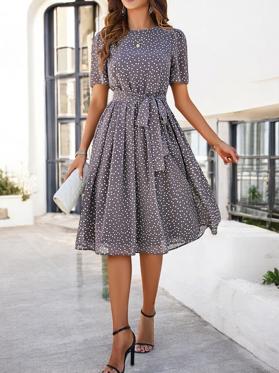 ALOSE – Bedrucktes Kleid mit Rundhalsausschnitt und kurzen Ärmeln