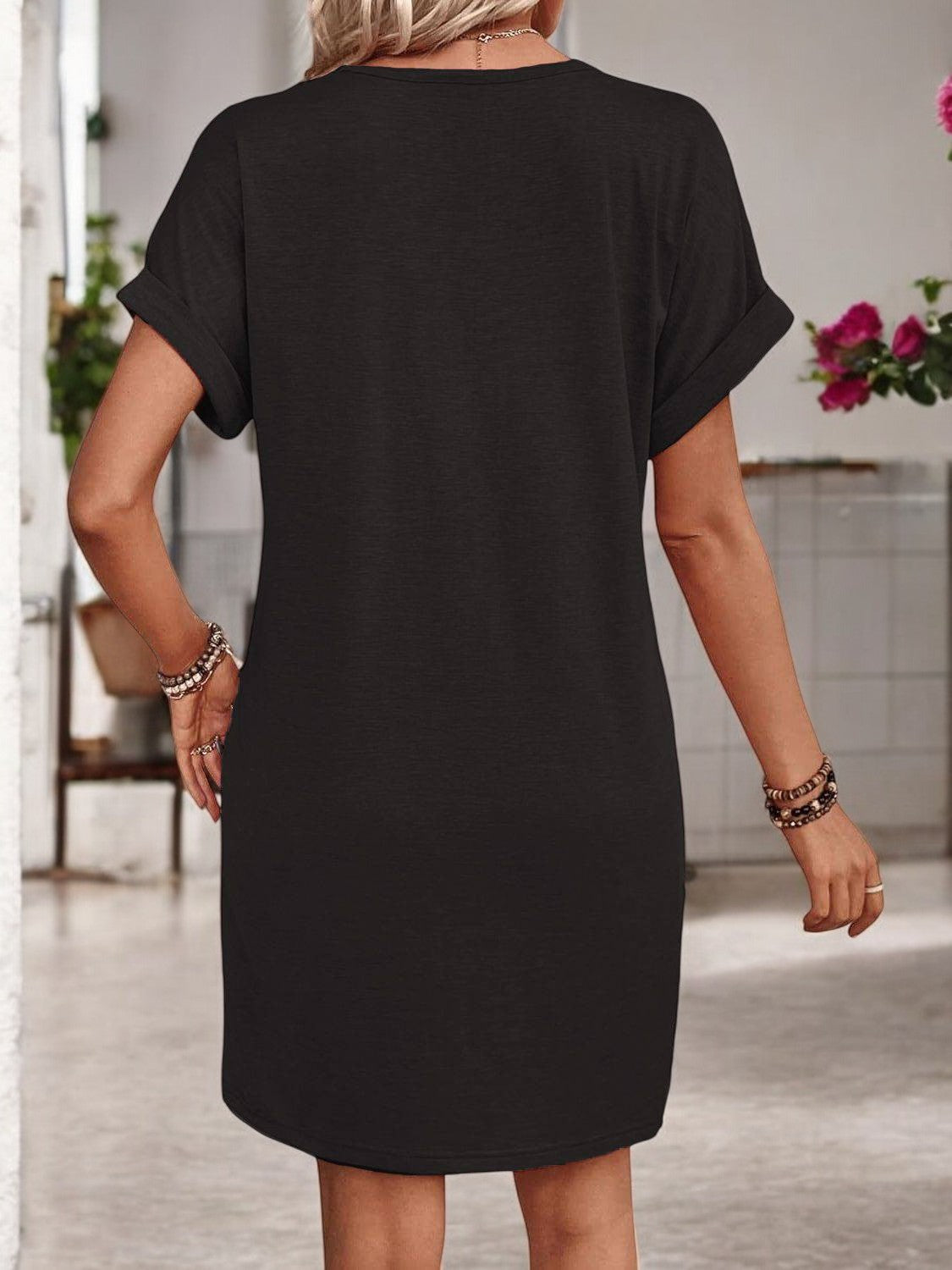 SUNLIT BREEZE – V-Ausschnitt Knopf Sommerkleid