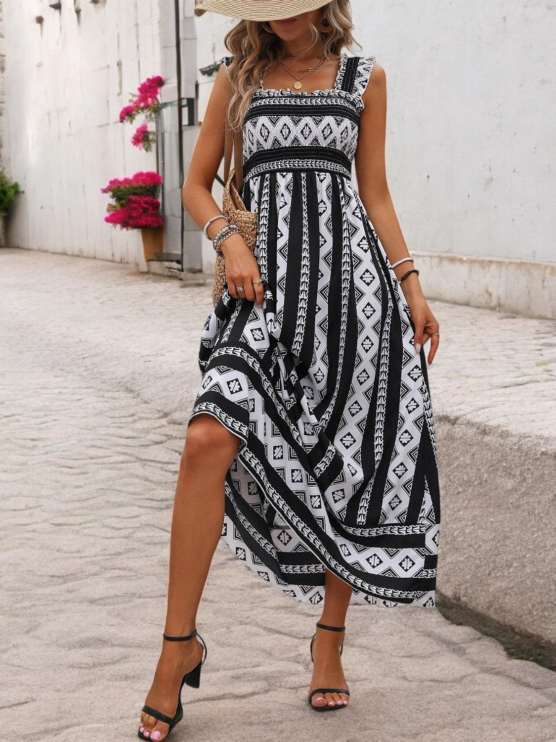 SOMMERBLÜTE – Maxikleid mit Quadrat-Ausschnitt und Druck