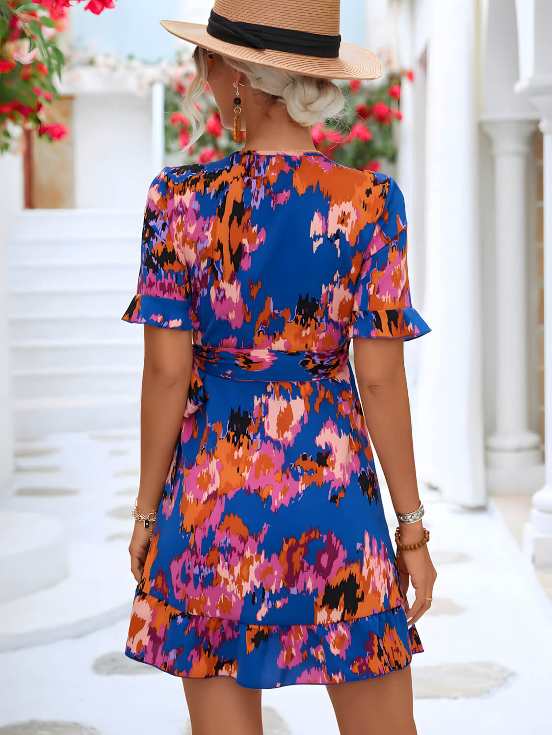 BLOOM – Kleid mit Flügelärmeln und Taillengürtel