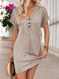 SUNLIT BREEZE – V-Ausschnitt Knopf Sommerkleid