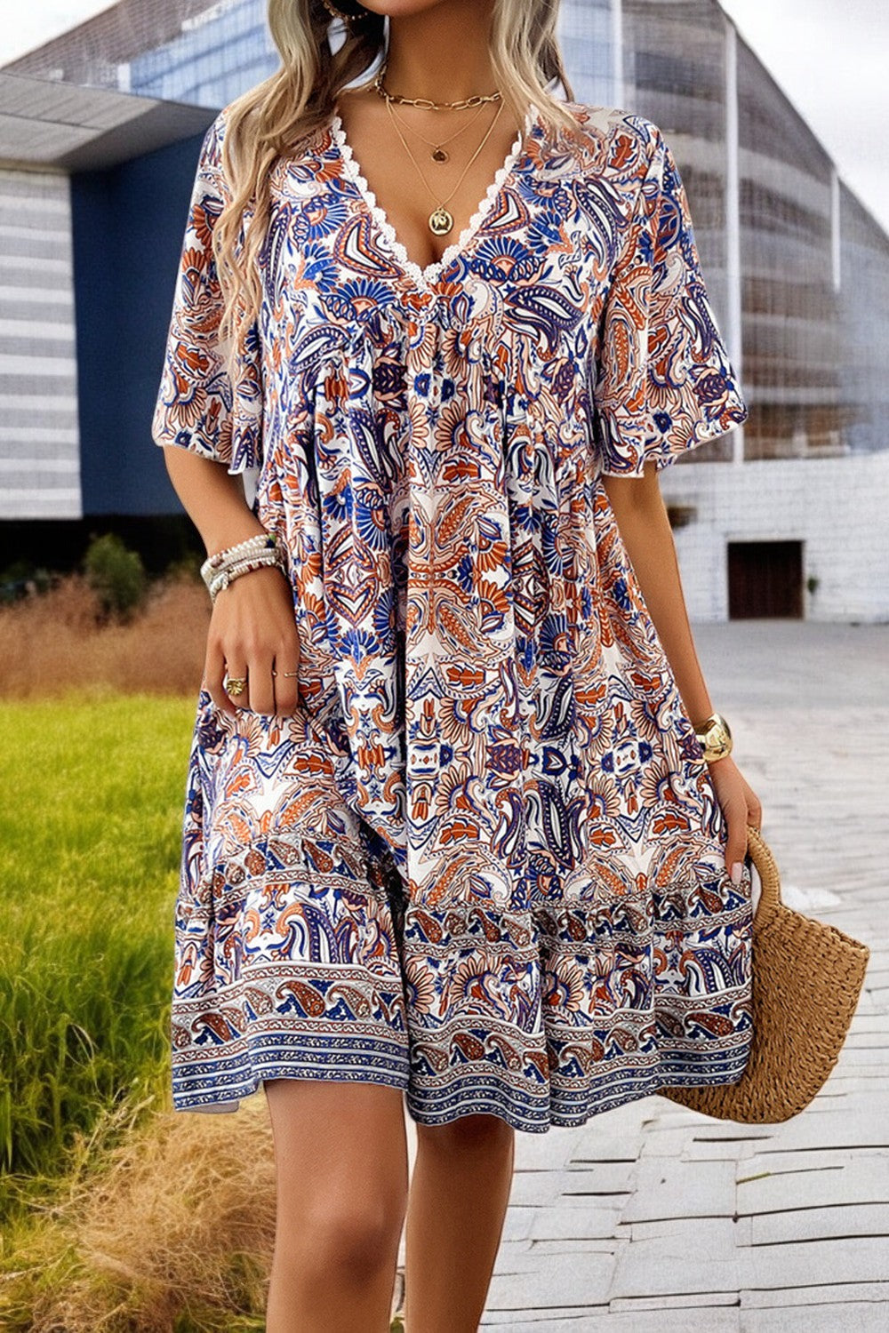 BREEZY BLOOM – Bedrucktes V-Ausschnitt Minikleid