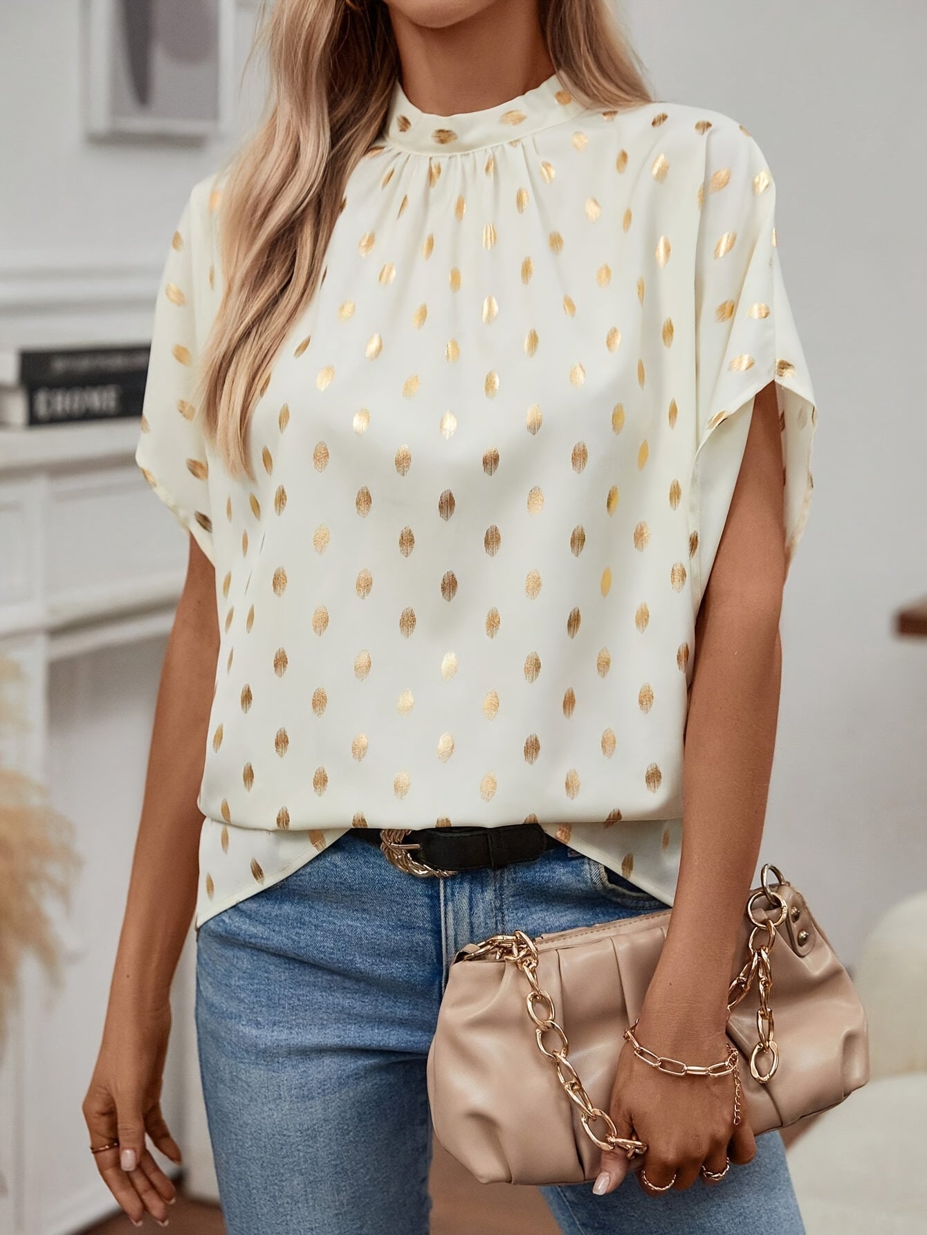 Beige Bluse mit Goldpunkten