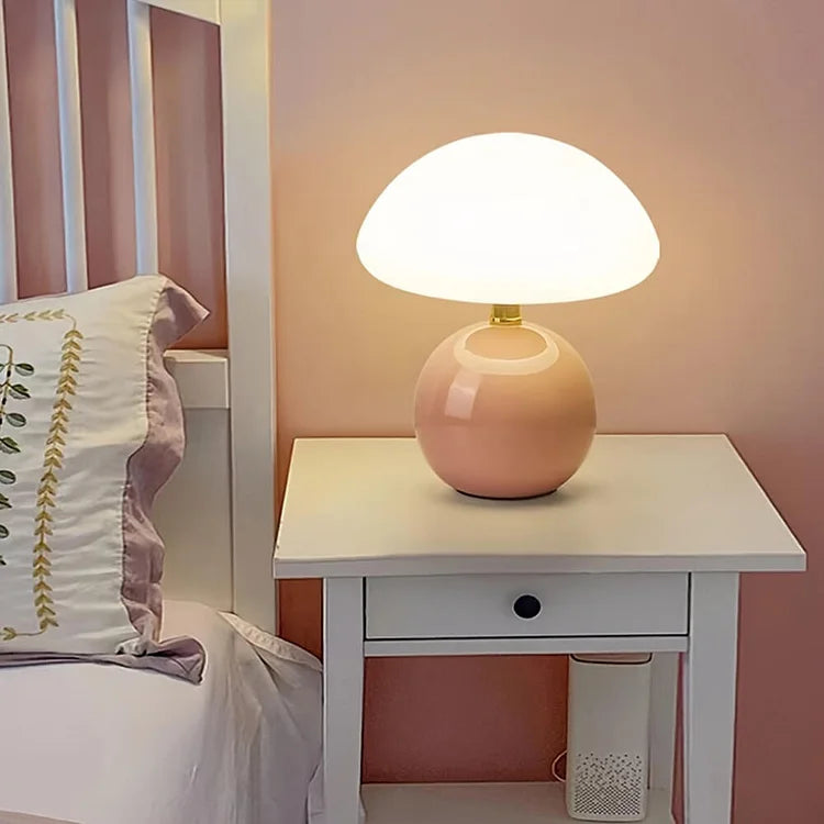 Elegante Tischlampe aus Keramik mit Warmweißer LED-Beleuchtung - Kompakte Nachttischlampe in Cremefarben, Ø 20 cm-5