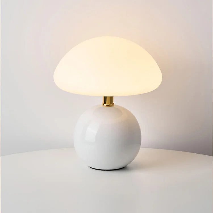 Elegante Tischlampe aus Keramik mit Warmweißer LED-Beleuchtung - Kompakte Nachttischlampe in Cremefarben, Ø 20 cm-1