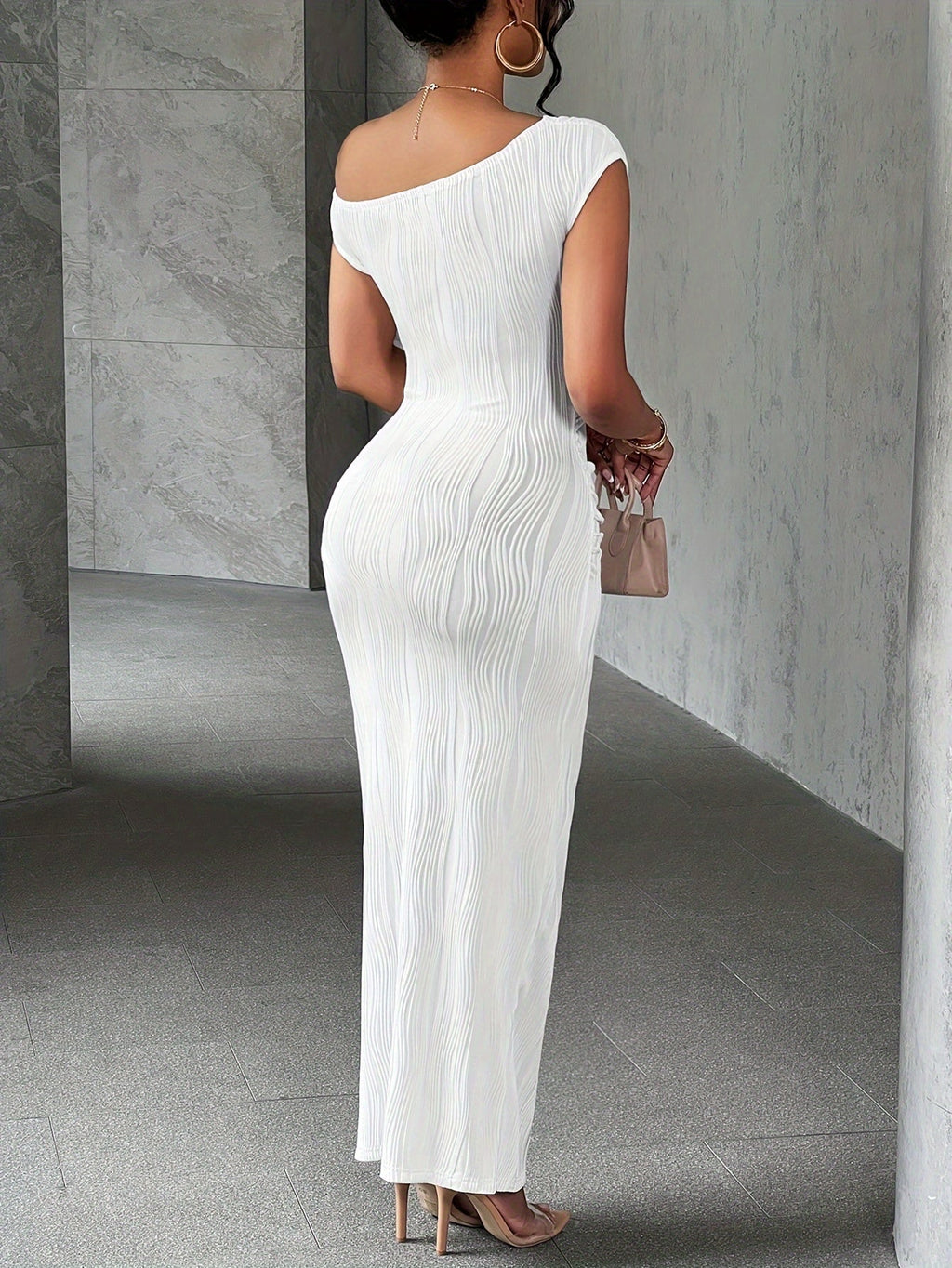 ELARA – Elegantes Maxikleid mit Einem Schulterdesign