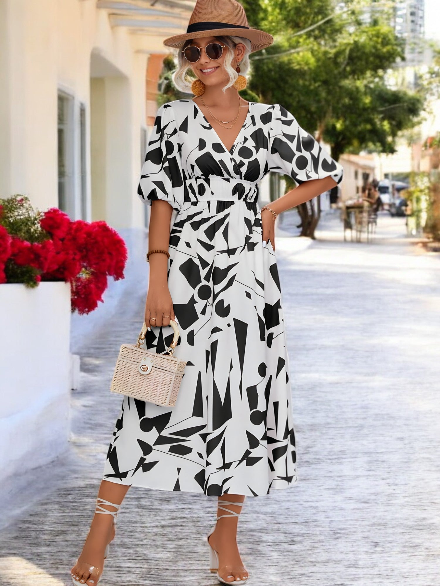 BREEZY CHARM – Bedrucktes Kleid mit Ballonärmeln