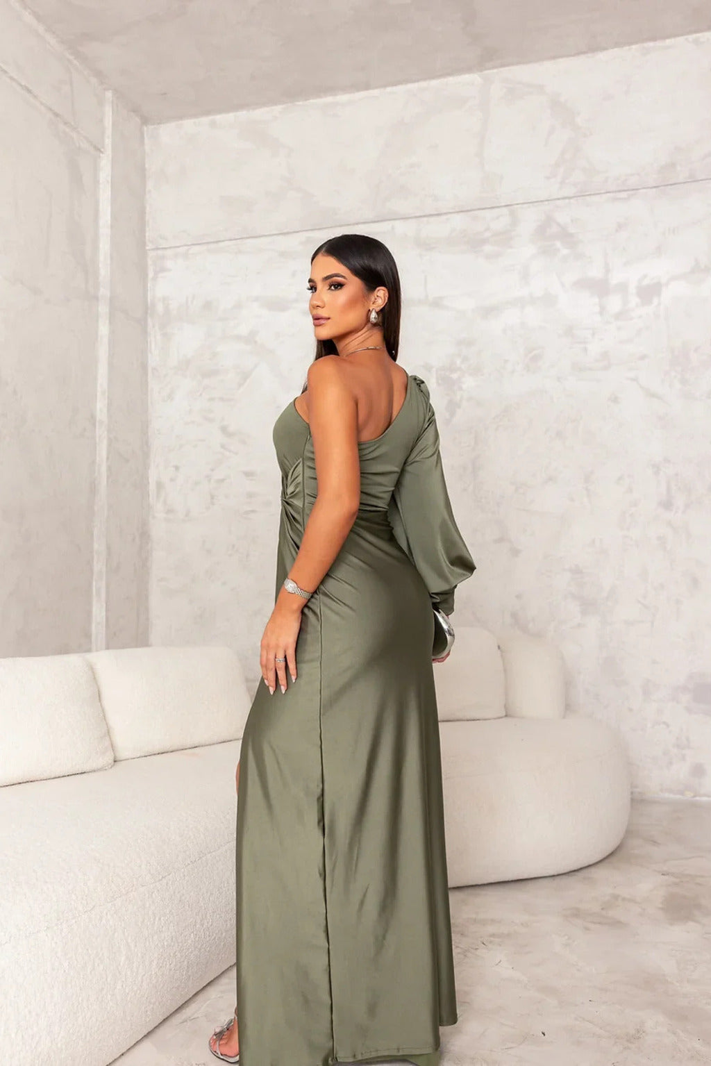 Kyara – Elegantes One-Shoulder-Satinkleid Mit Seitenschlitz